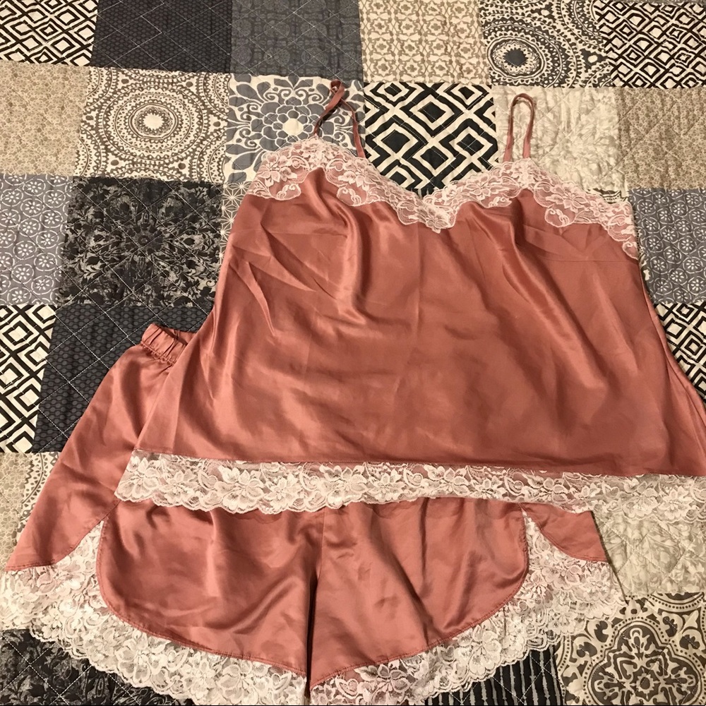 Intimate sleep set pink with white lace trim